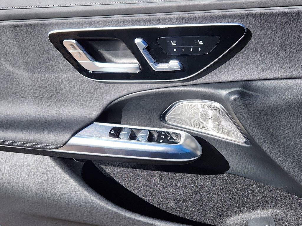 New 2025 Mercedes-Benz E 350 4MATIC Sedan image 6