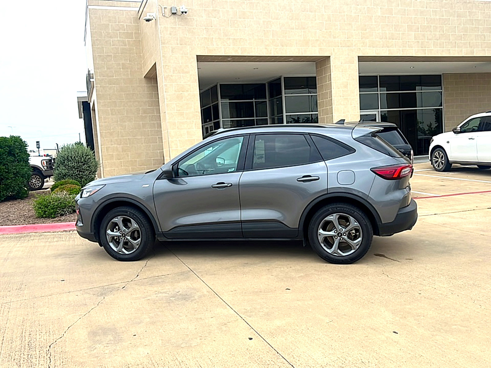 Used 2025 Ford Escape ST-Line AWD/4WD image 7