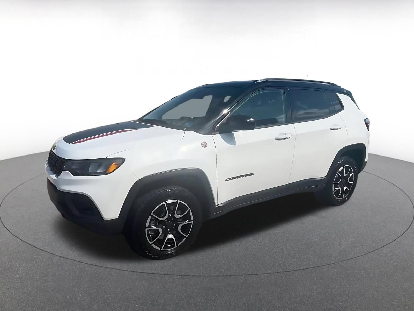 Used 2025 Jeep Compass Trailhawk AWD/4WD image 6