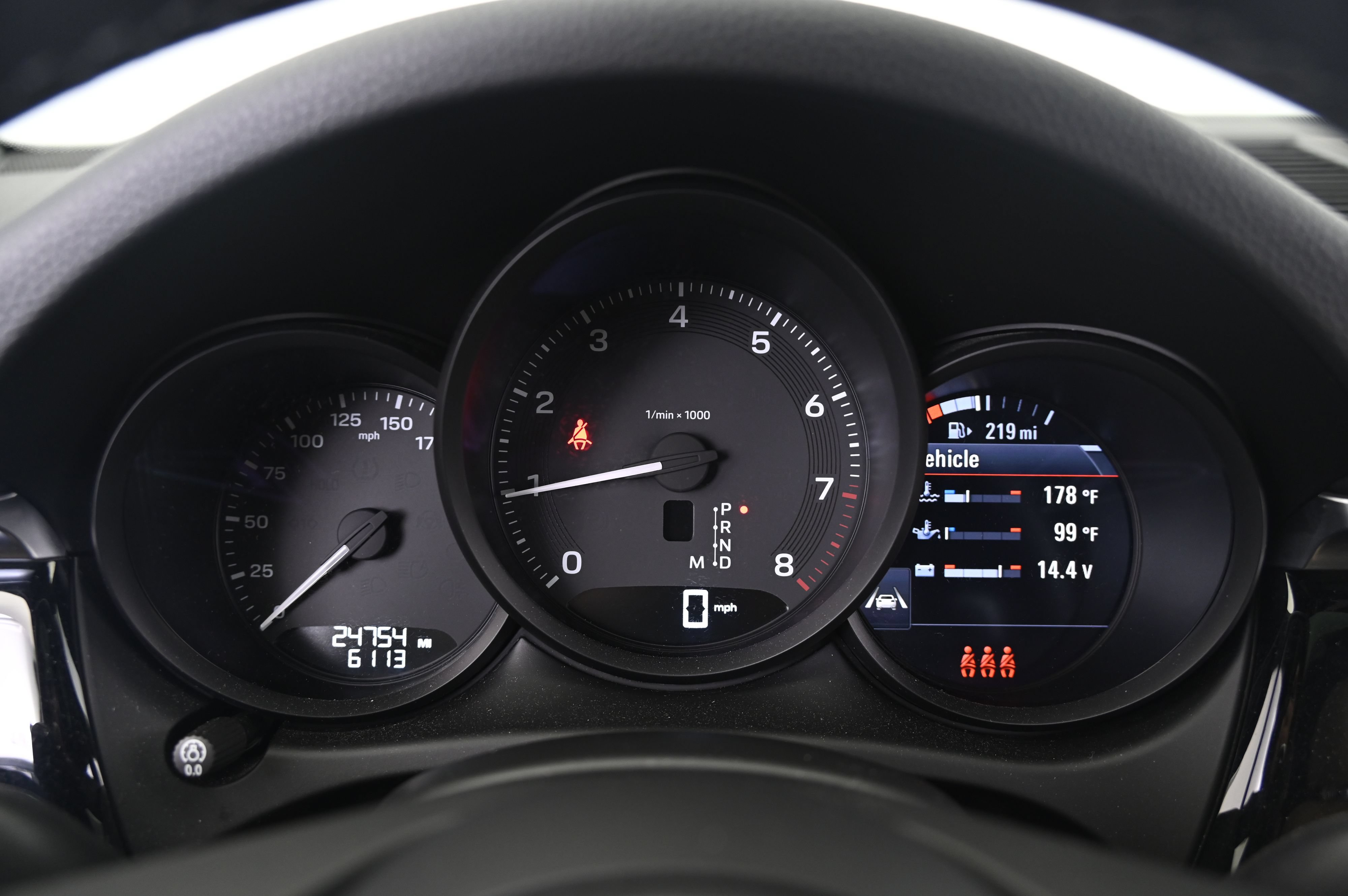 Certified 2024 Porsche Macan AWD/4WD image 36