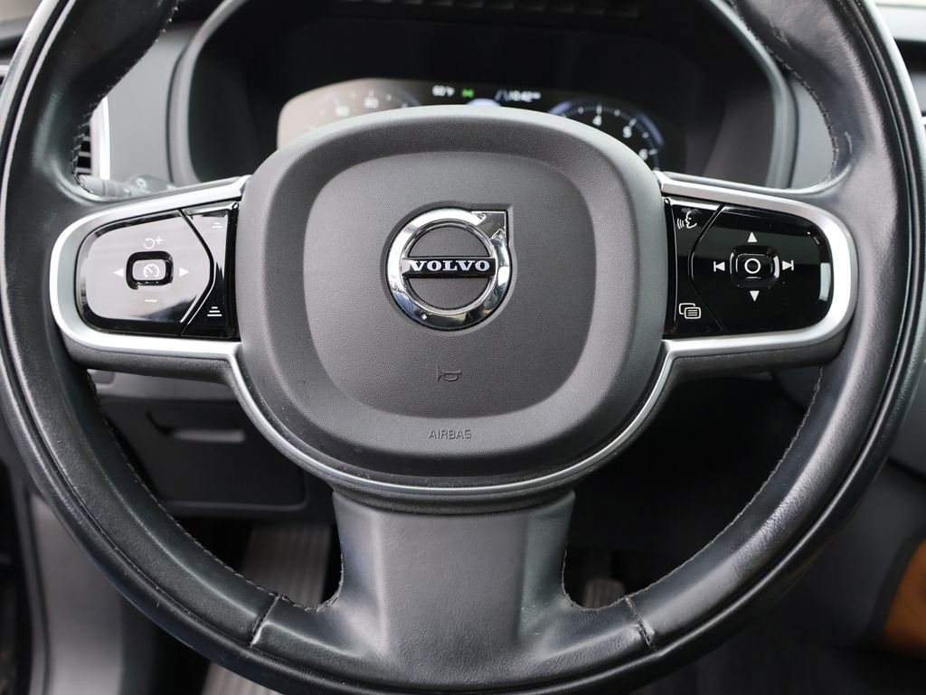 Used 2021 Volvo XC90 T6 Momentum w/ Advanced Package image 33