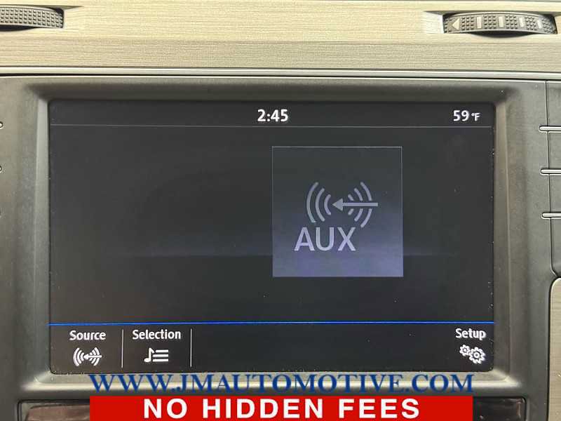 Used 2017 Volkswagen Golf S AWD/4WD image 23