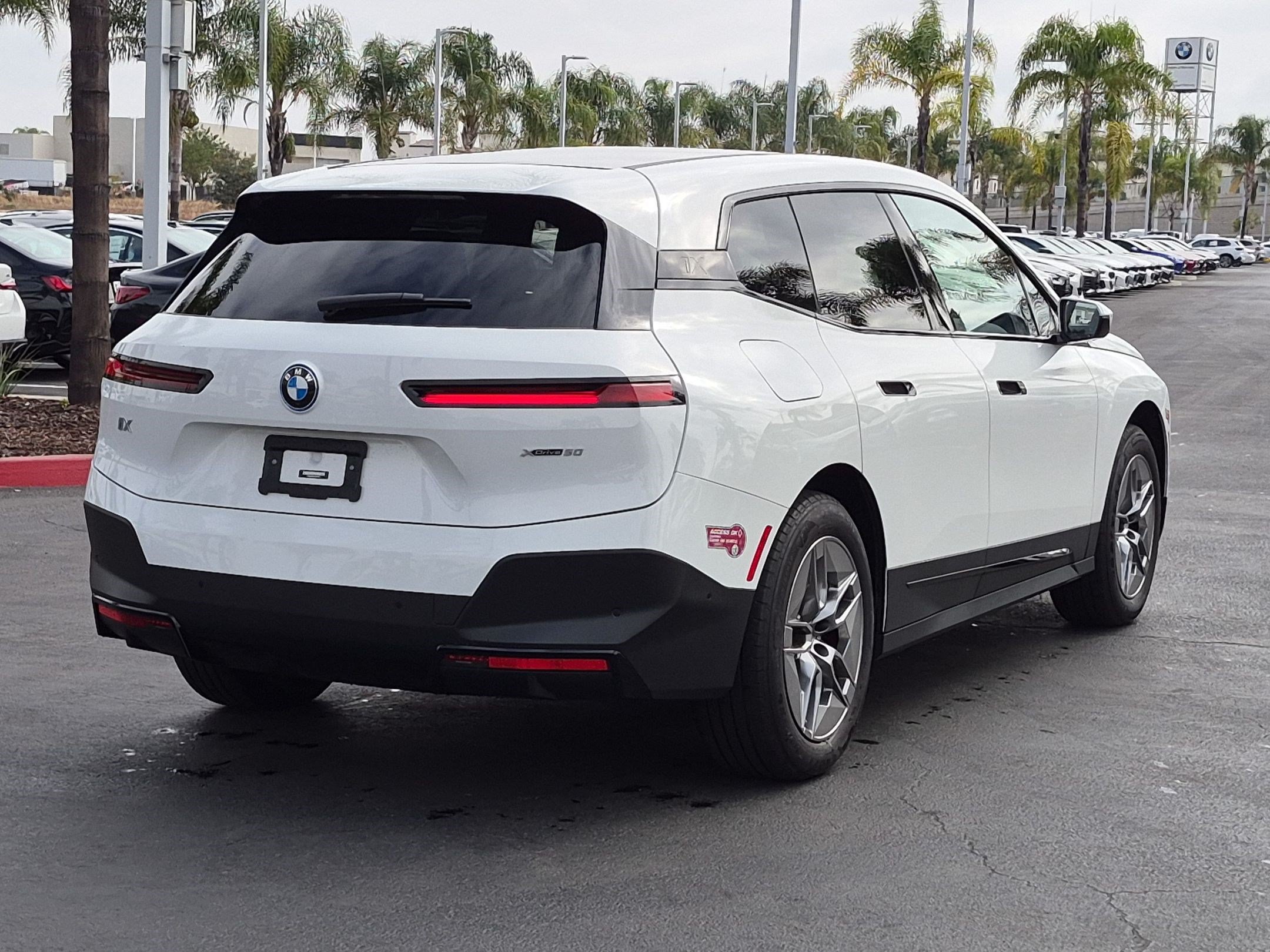 Used 2023 BMW iX xDrive50 AWD/4WD image 10
