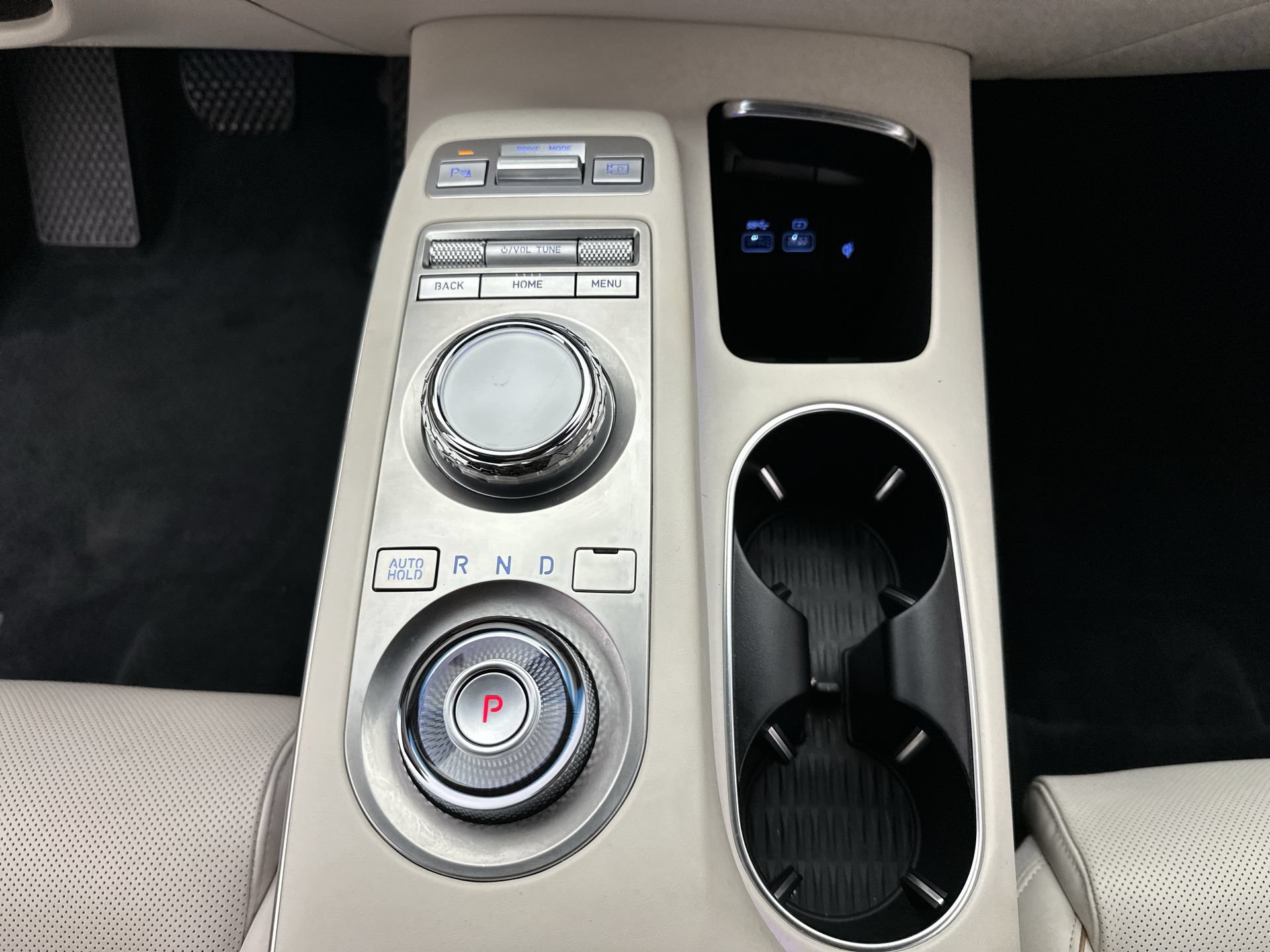 Certified 2025 Genesis Electrified GV70 w/ Prestige Package AWD/4WD image 20