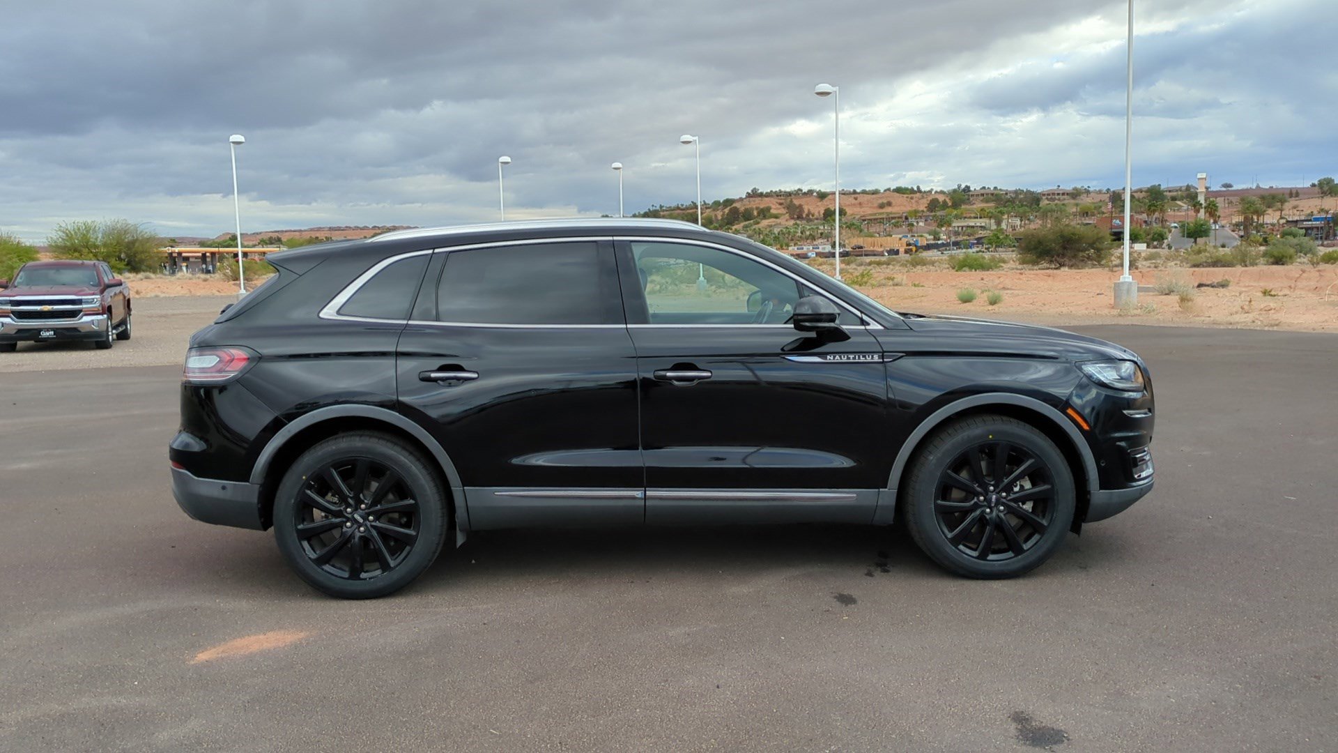 Used 2020 Lincoln Nautilus Reserve image 2