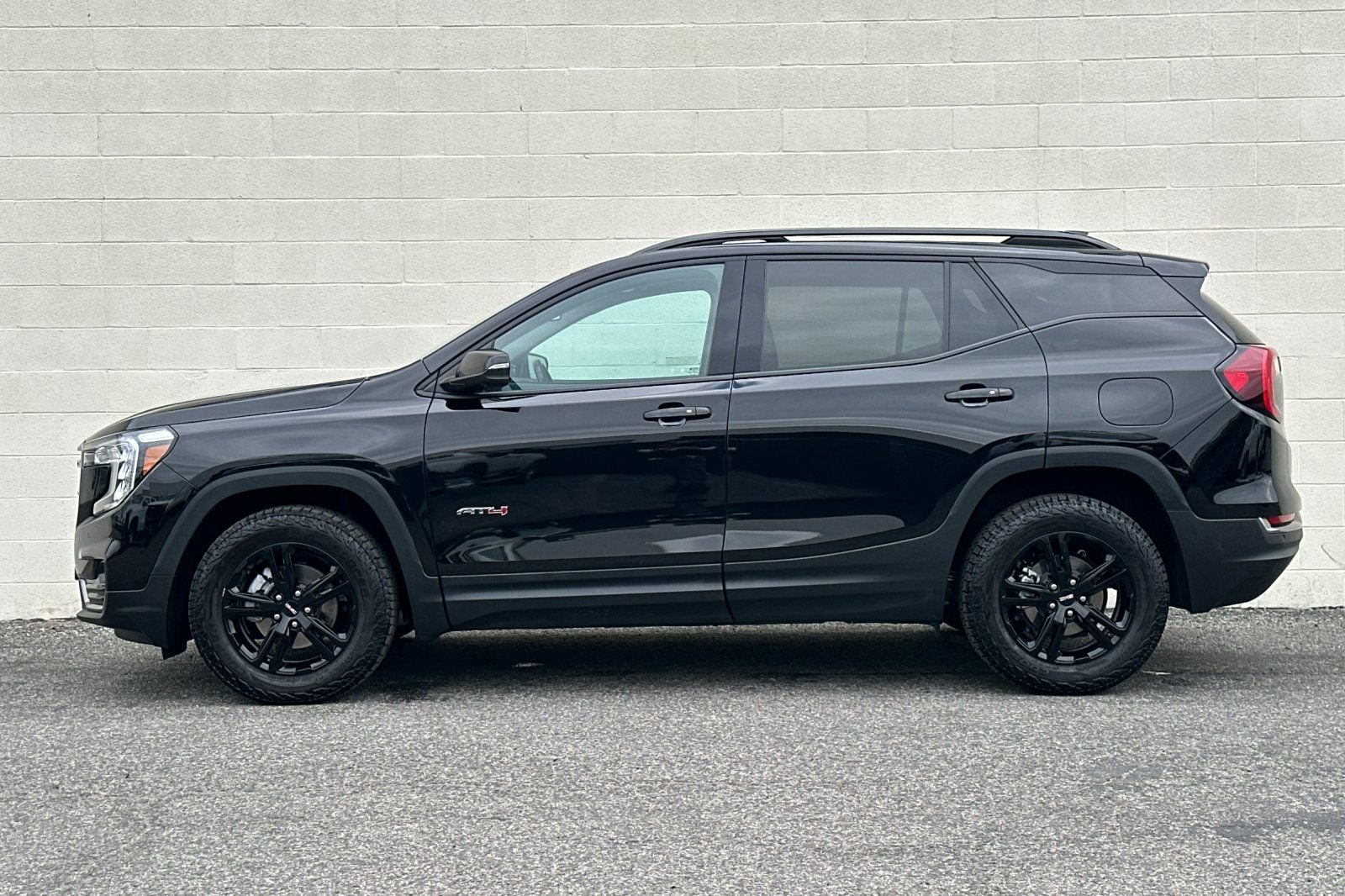 Certified 2022 GMC Terrain AT4 w/ Infotainment Package II AWD/4WD image 7