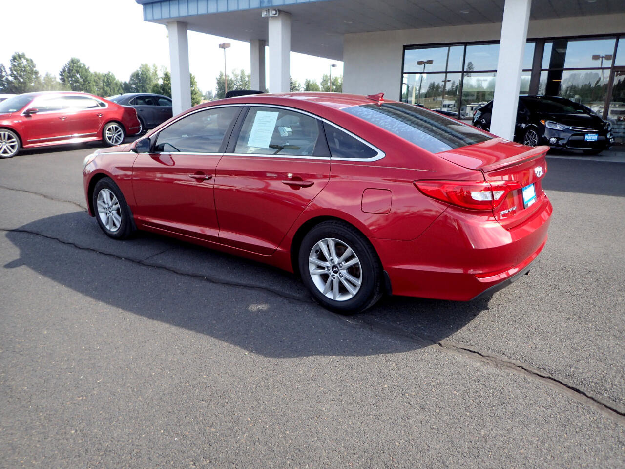 Used 2015 Hyundai Sonata SE w/ Option Group 09 FWD image 3