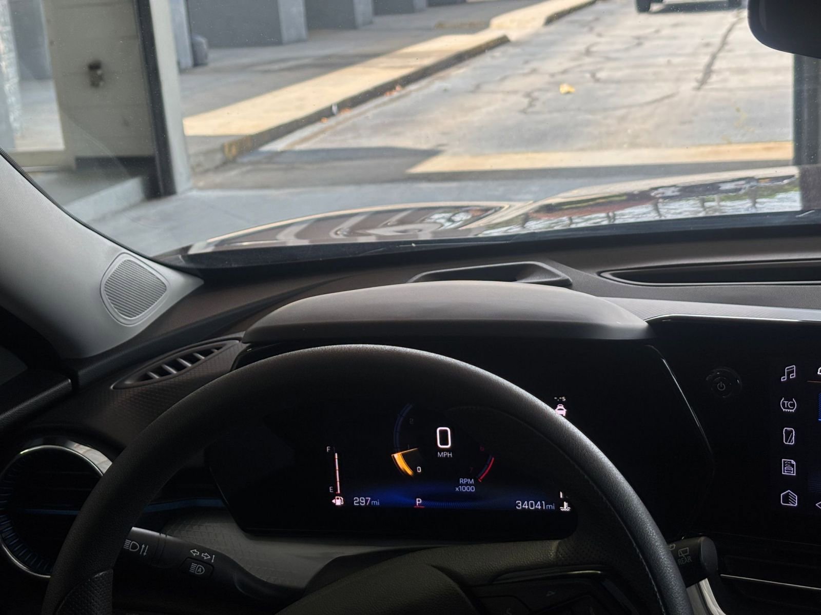 Used 2025 Chevrolet Trax LT FWD image 39