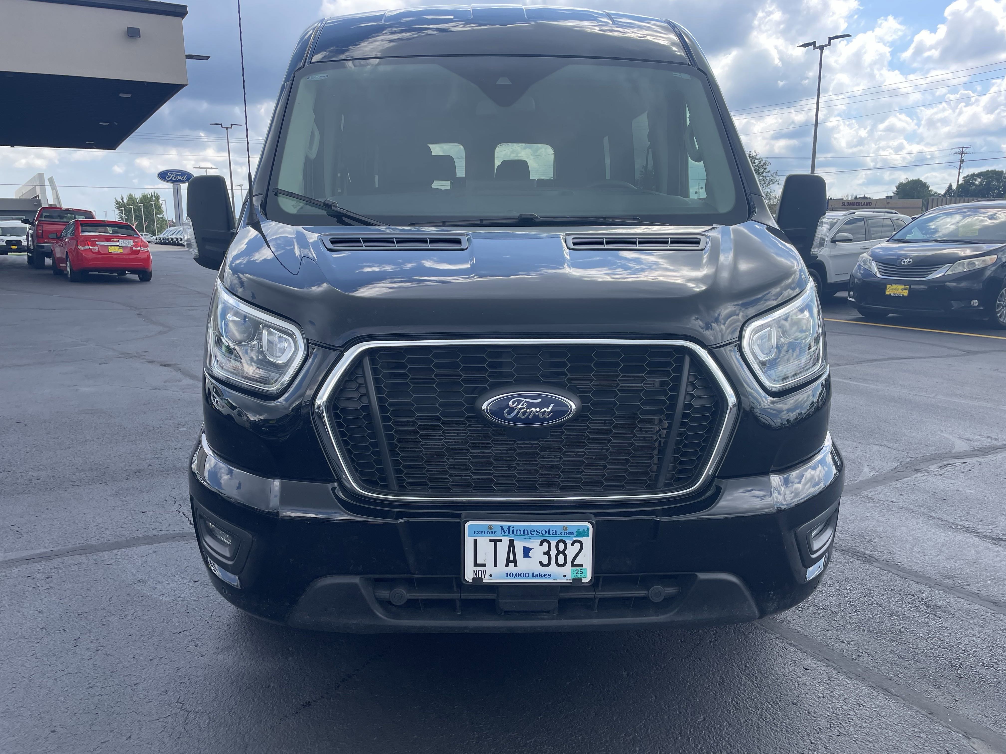 Used 2023 Ford Transit 350 XLT image 10