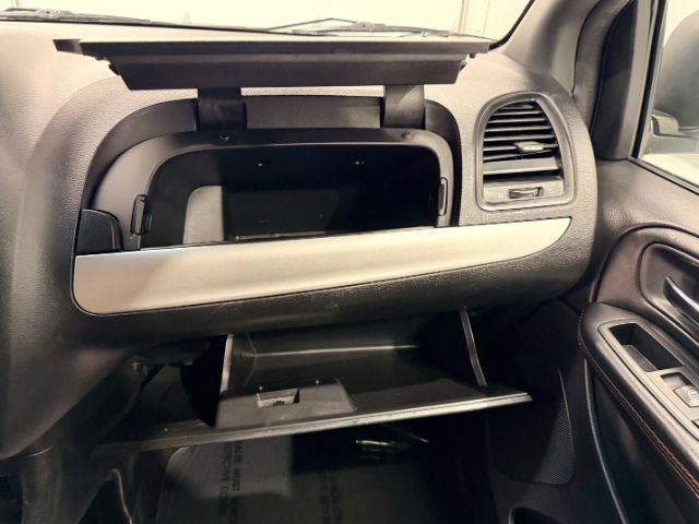 Used 2016 Dodge Grand Caravan R/T image 41