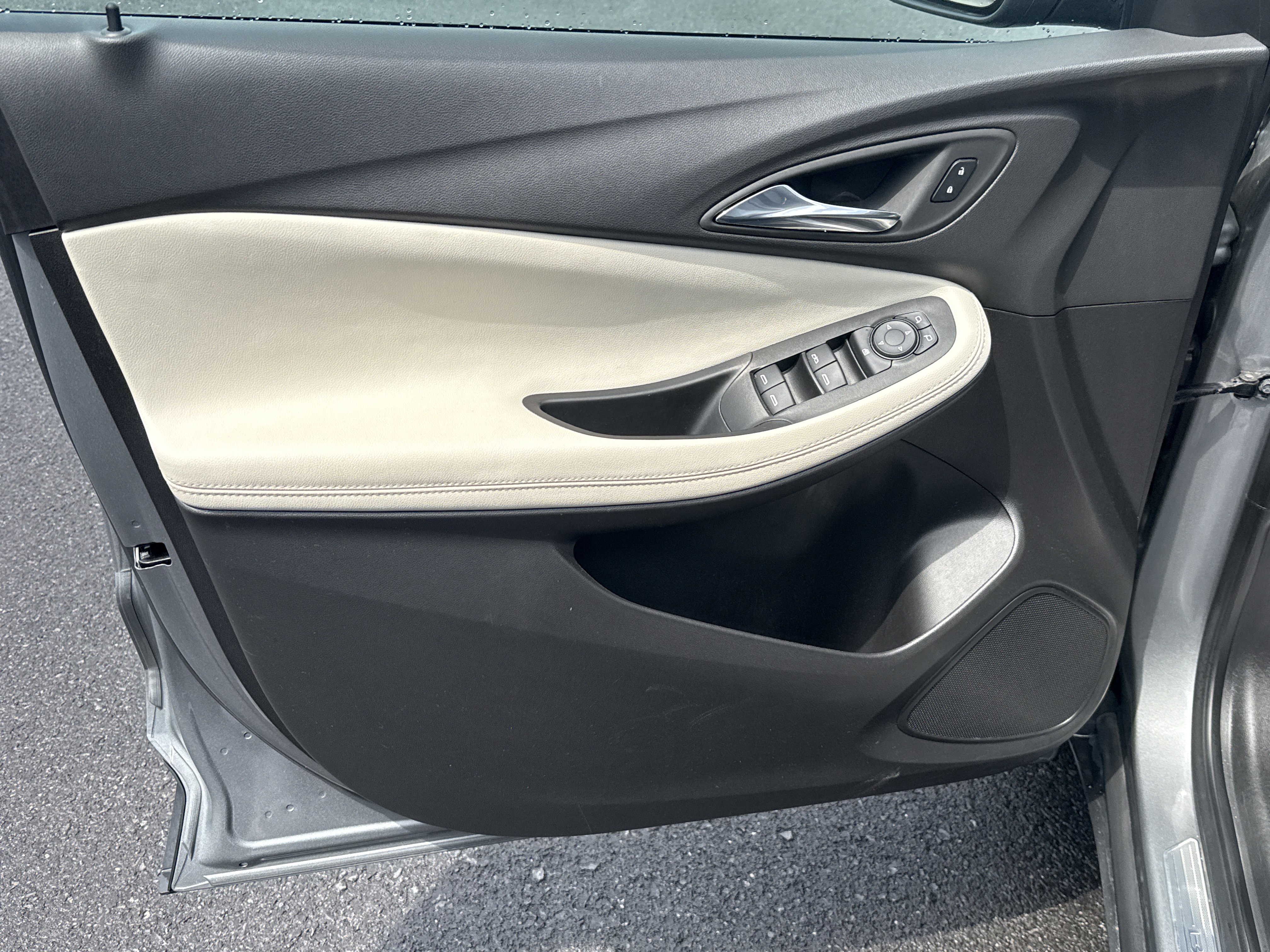 Used 2023 Buick Encore GX Preferred w/ Cold Weather Comfort Package FWD image 16
