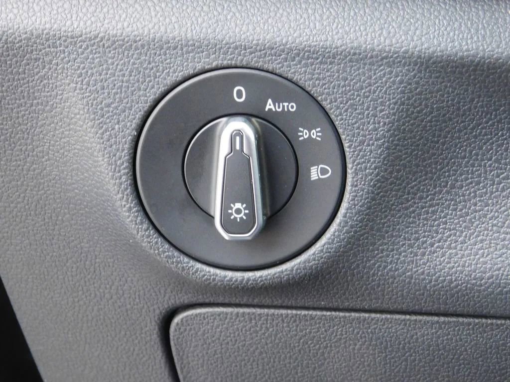 Used 2024 Volkswagen Jetta SE FWD image 23