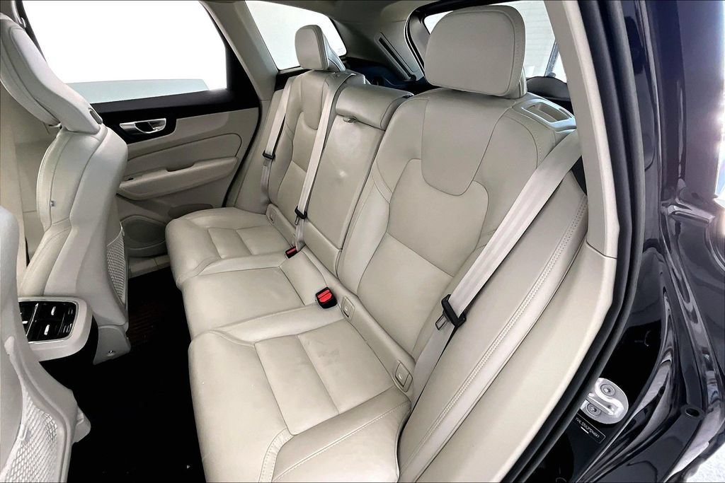 Used 2023 Volvo XC60 B5 Ultimate w/ Climate Package AWD/4WD image 34