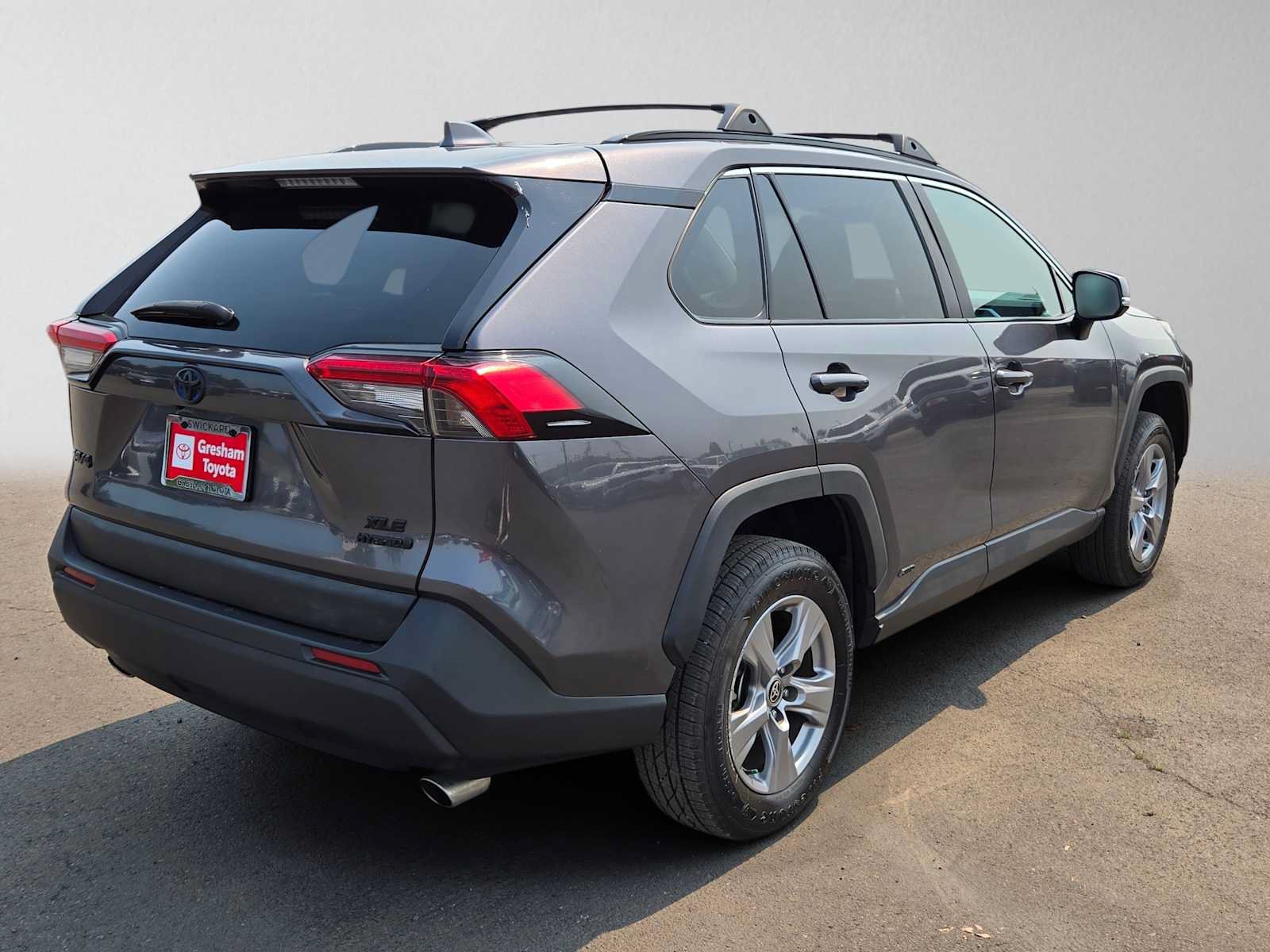 Used 2022 Toyota RAV4 XLE w/ Convenience Package AWD/4WD image 3
