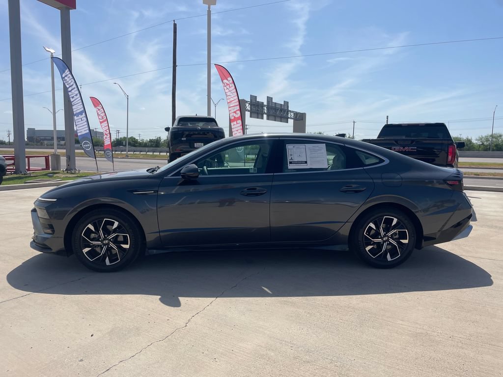 Used 2024 Hyundai Sonata SEL FWD image 2