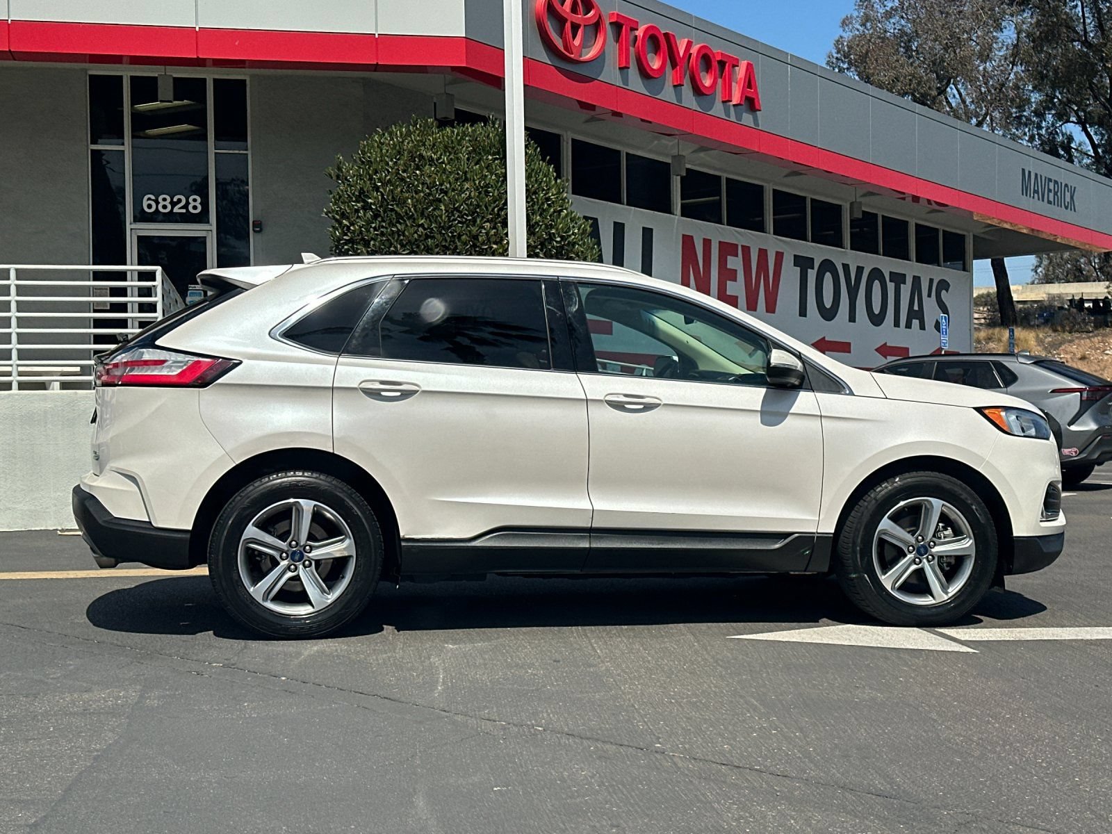Used 2019 Ford Edge SEL FWD image 6