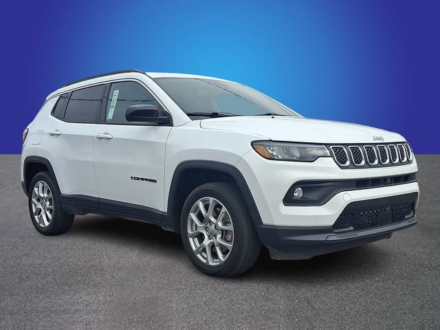 Used 2023 Jeep Compass Latitude image 3