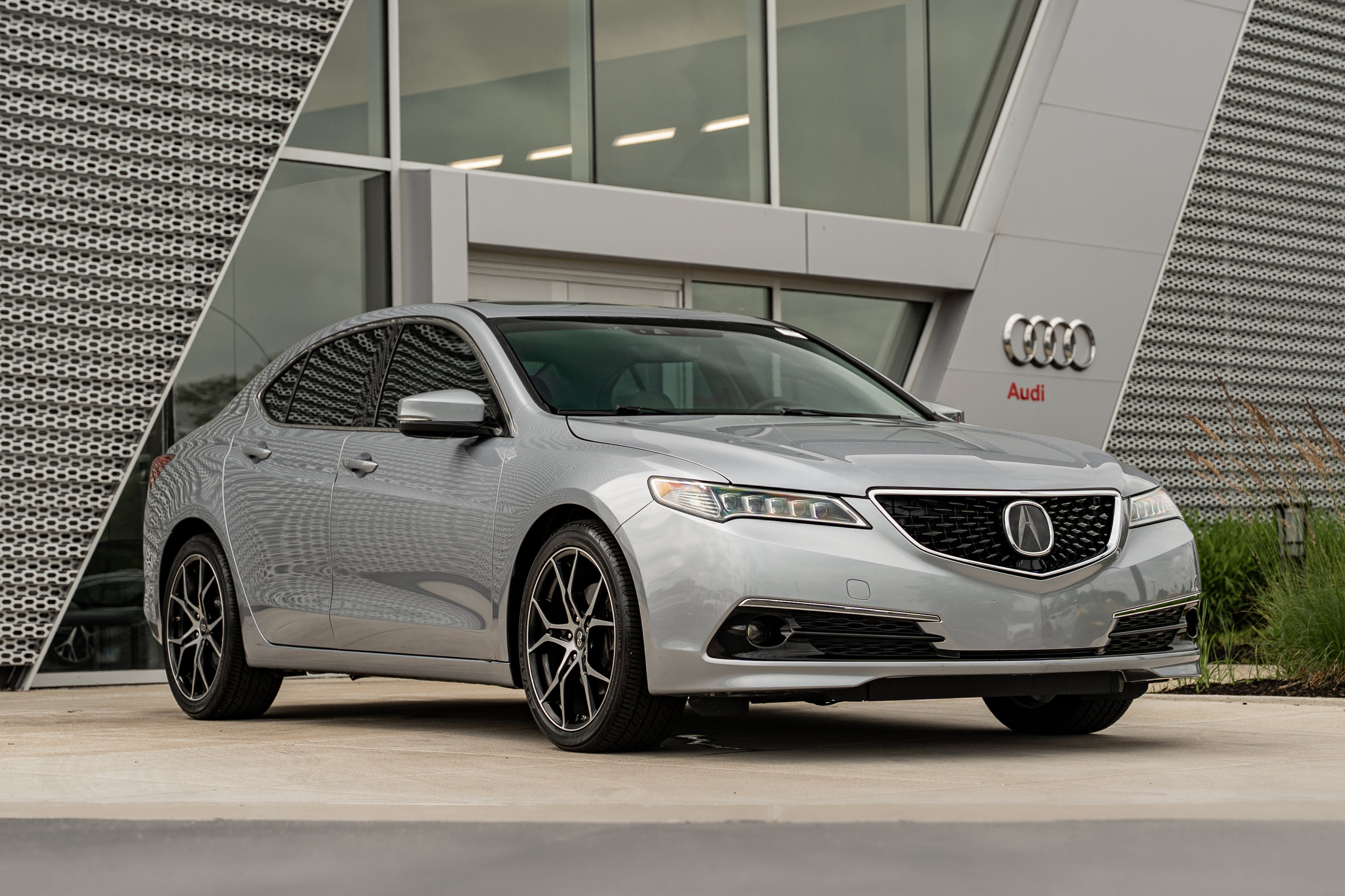 Used 2015 Acura TLX w/ Technology Package FWD image 1