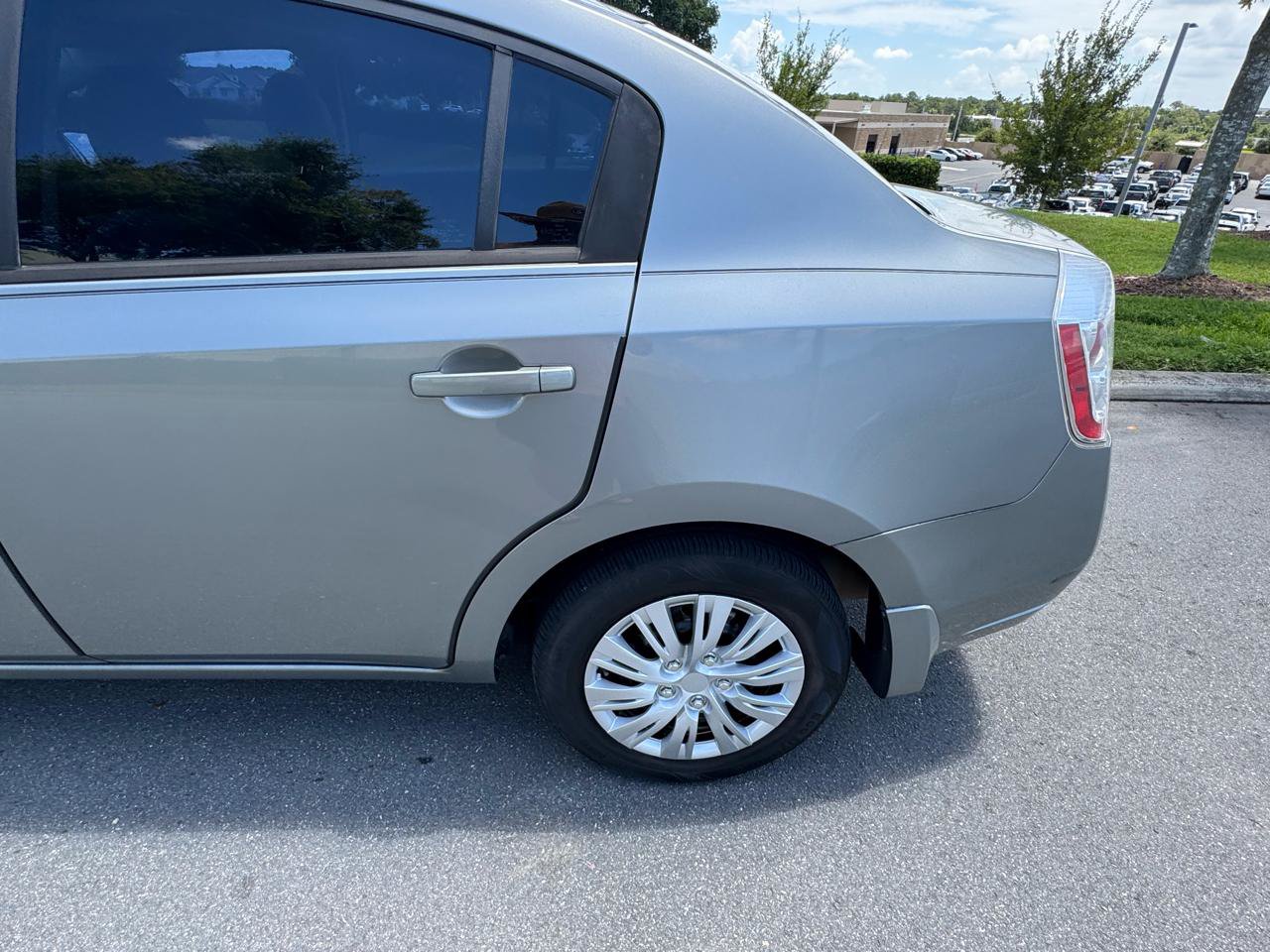 Used 2009 Nissan Sentra 2.0 FE+ FWD image 6