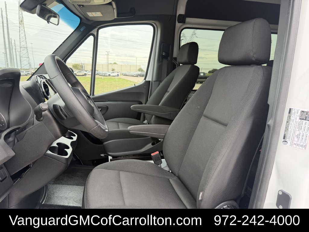 Used 2025 Mercedes-Benz Sprinter 2500 image 25