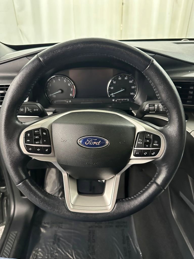 Used 2022 Ford Explorer XLT w/ Equipment Group 202A image 16