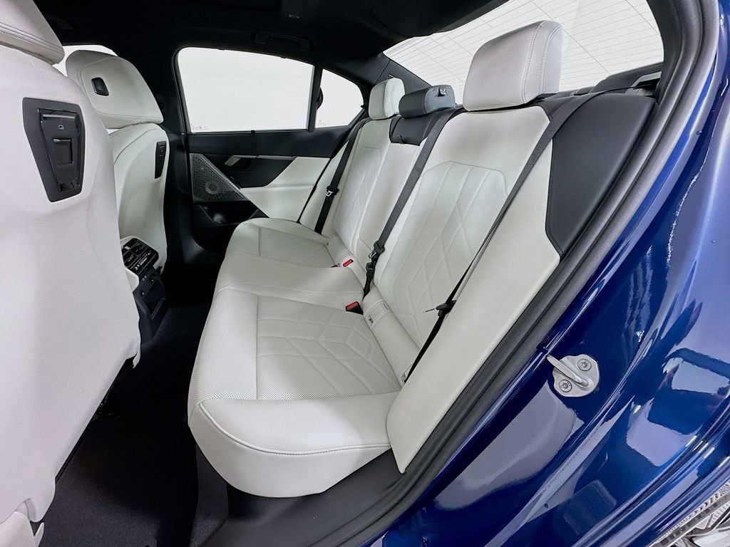 New 2026 BMW 530i w/ Executive Package image 17