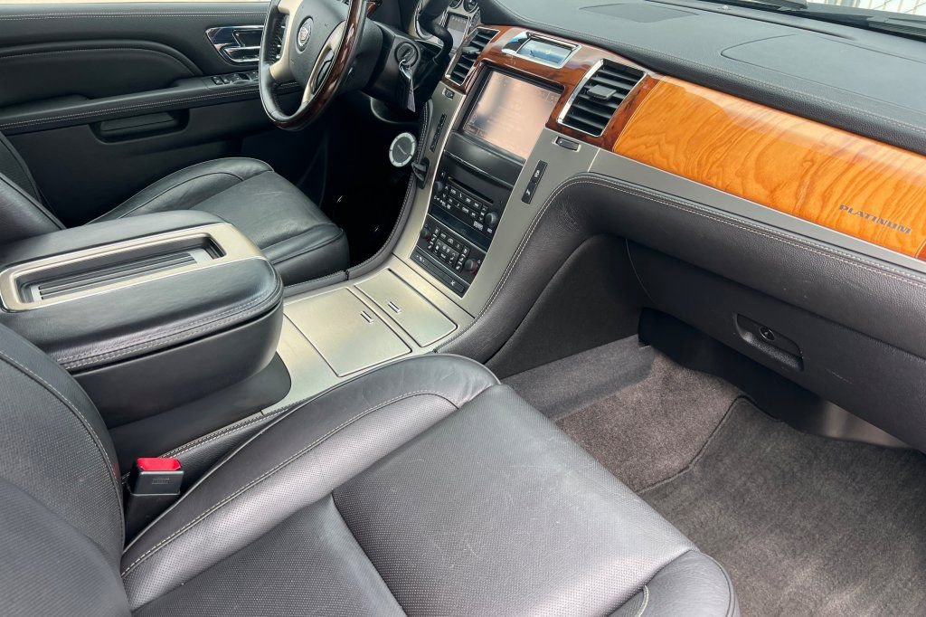 Used 2014 Cadillac Escalade Platinum AWD/4WD image 15
