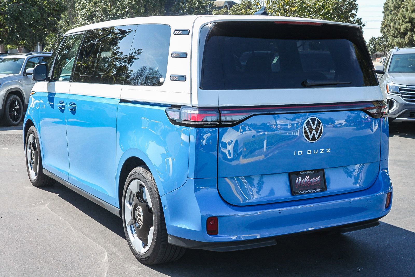 Used 2025 Volkswagen ID. Buzz Pro S Plus image 8