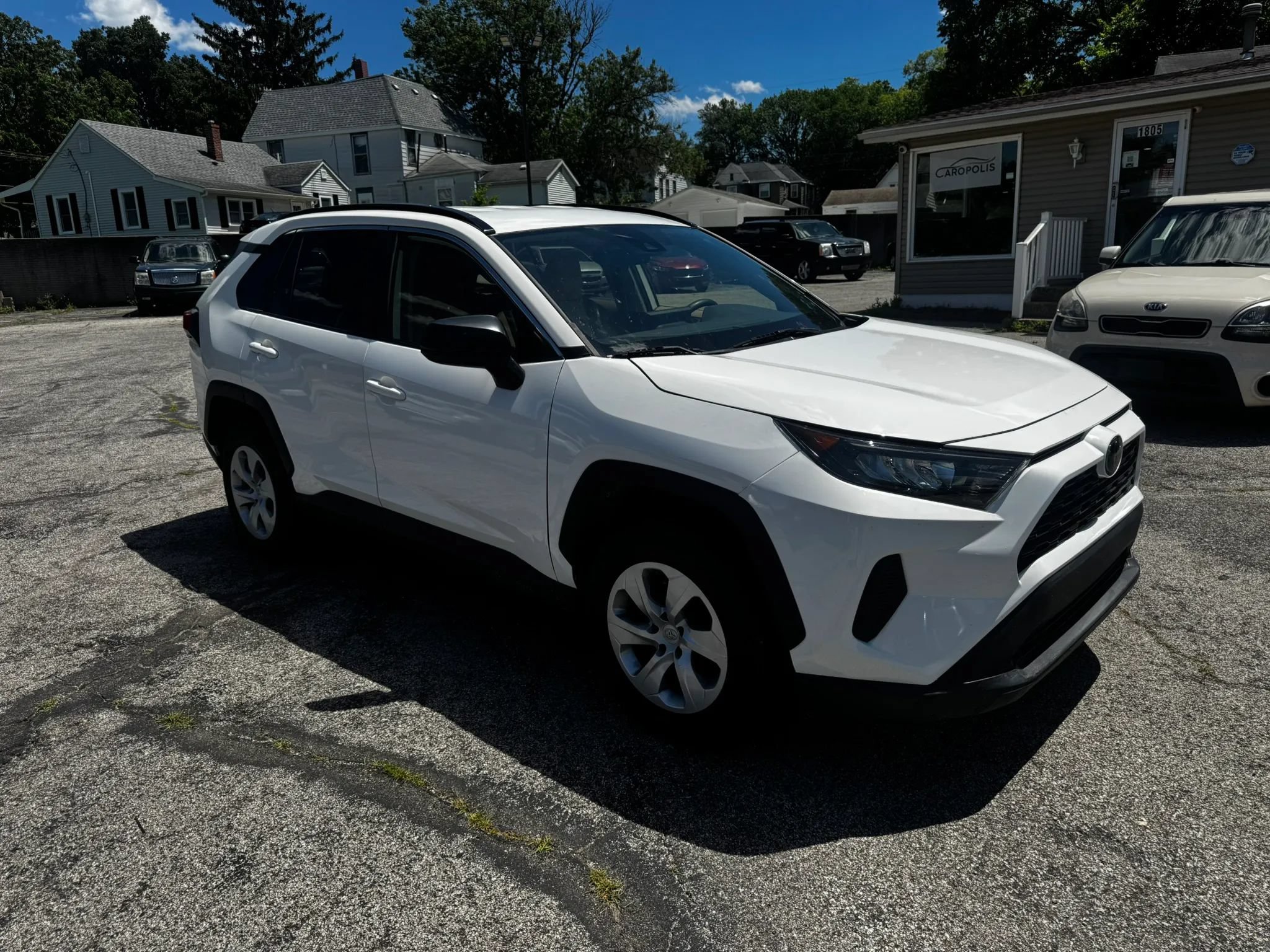 Used 2020 Toyota RAV4 LE FWD image 3
