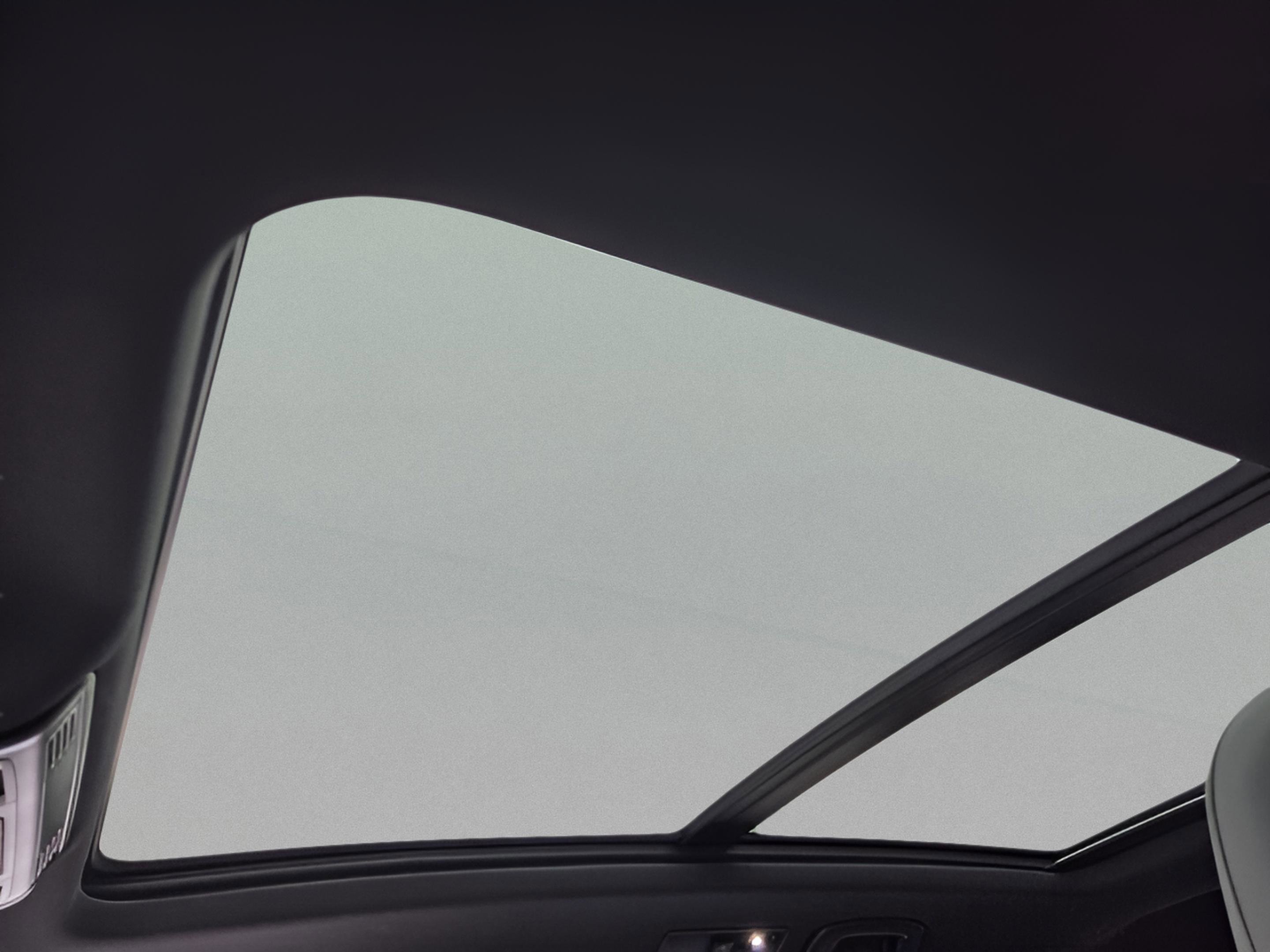 Used 2021 Volkswagen Tiguan SEL Premium R-Line image 13