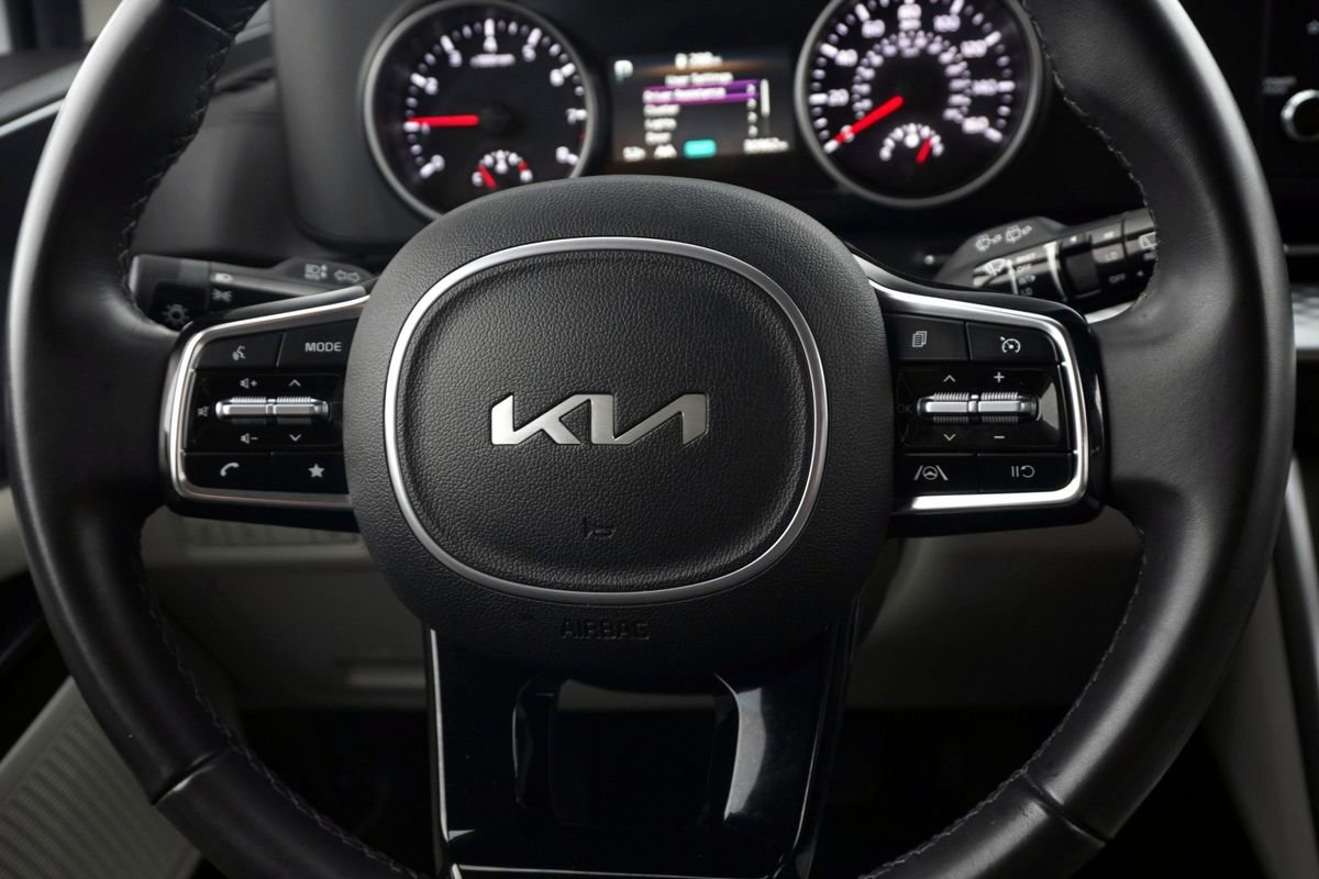 Used 2024 Kia Carnival LX FWD image 25
