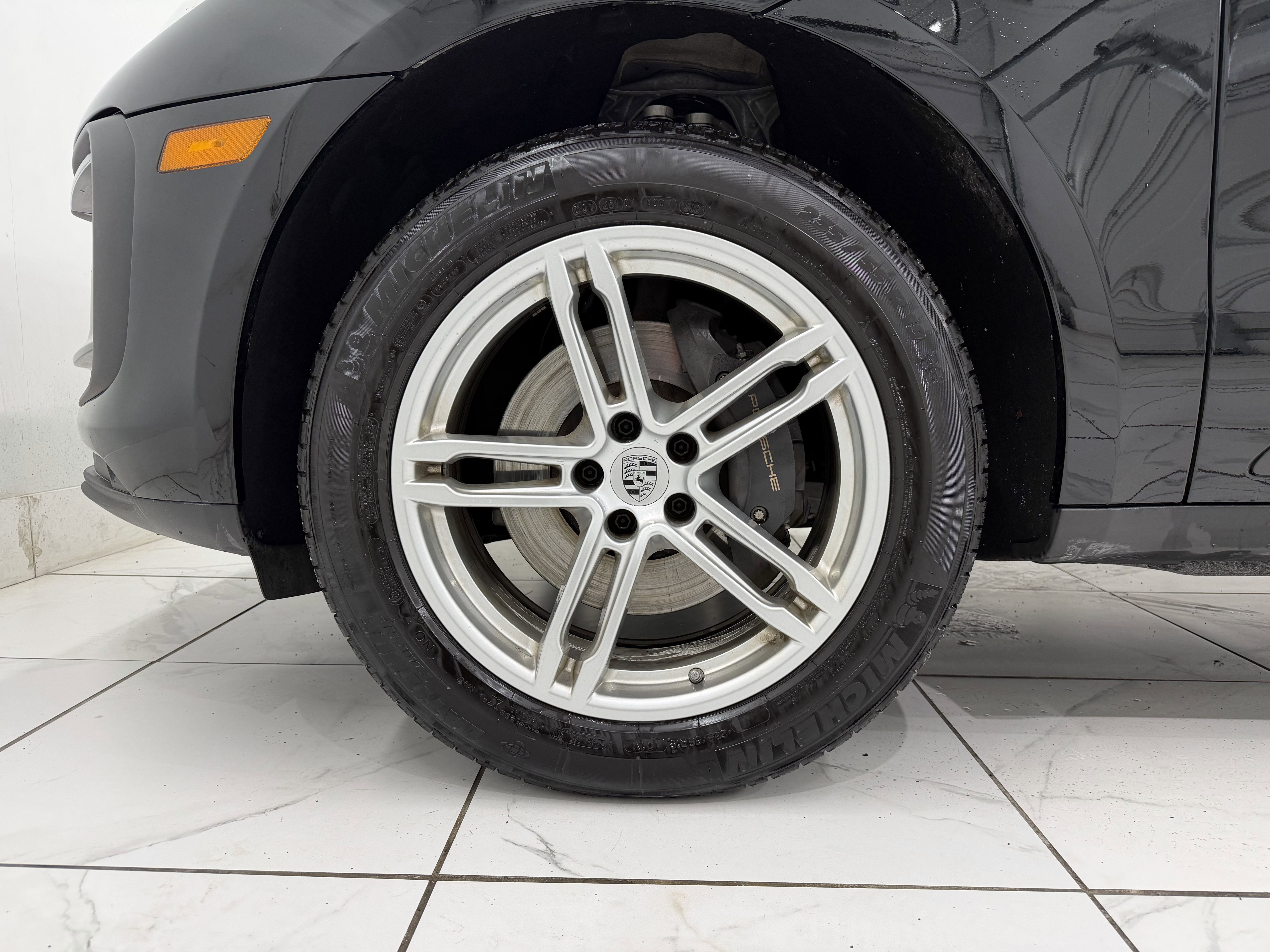 Certified 2025 Porsche Macan image 16