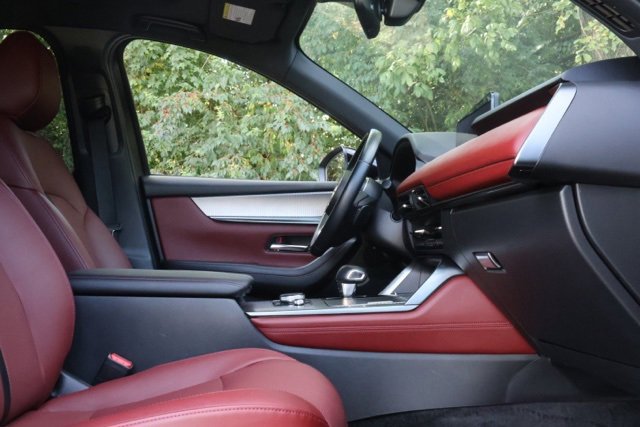 Used 2025 MAZDA CX-70 Plug-In Hybrid w/ Premium Plus image 4