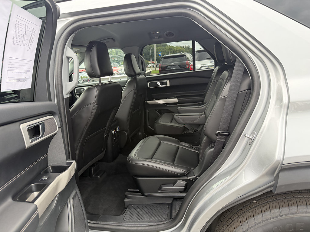 Certified 2023 Ford Explorer XLT w/ Equipment Group 202A AWD/4WD image 11