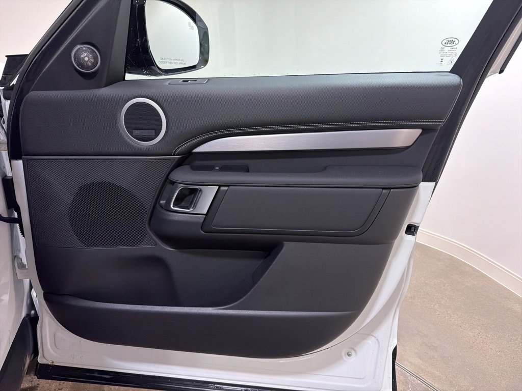 New 2026 Land Rover Discovery Dynamic SE image 22