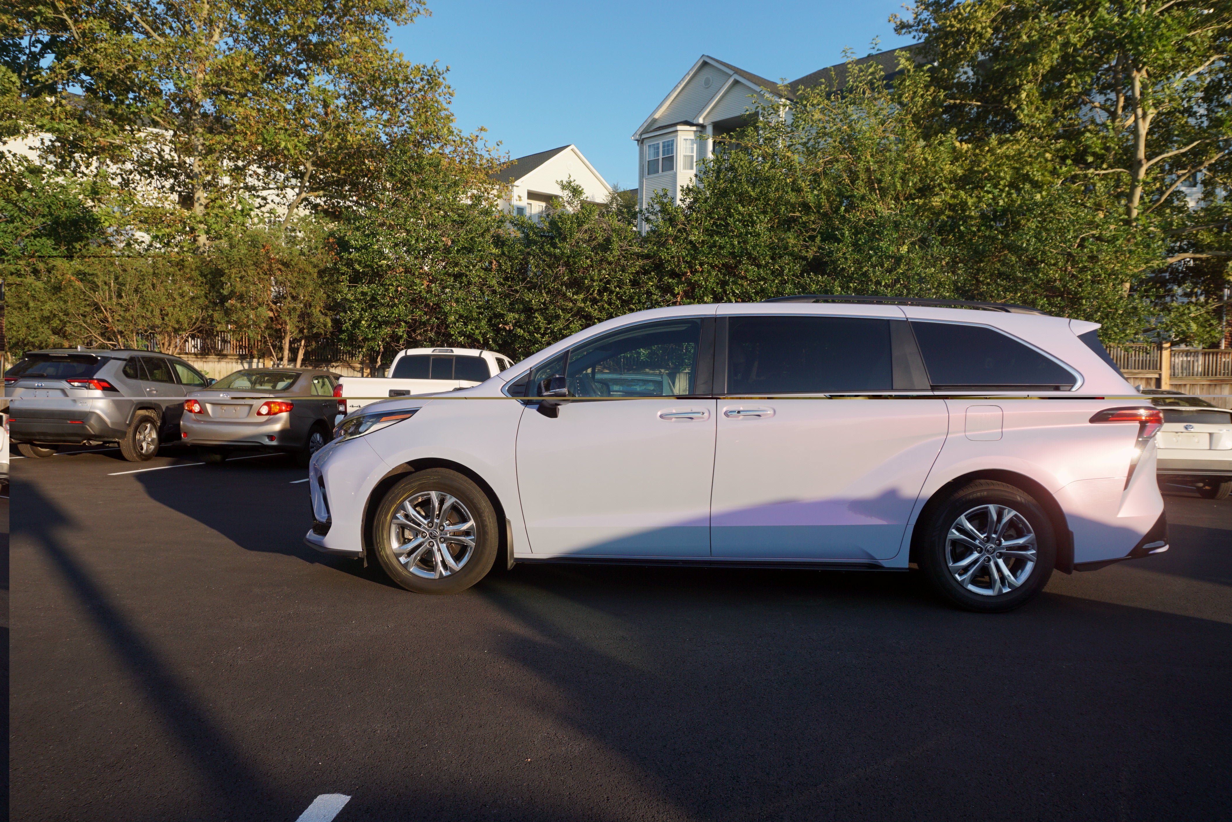 Used 2023 Toyota Sienna XSE AWD/4WD image 5