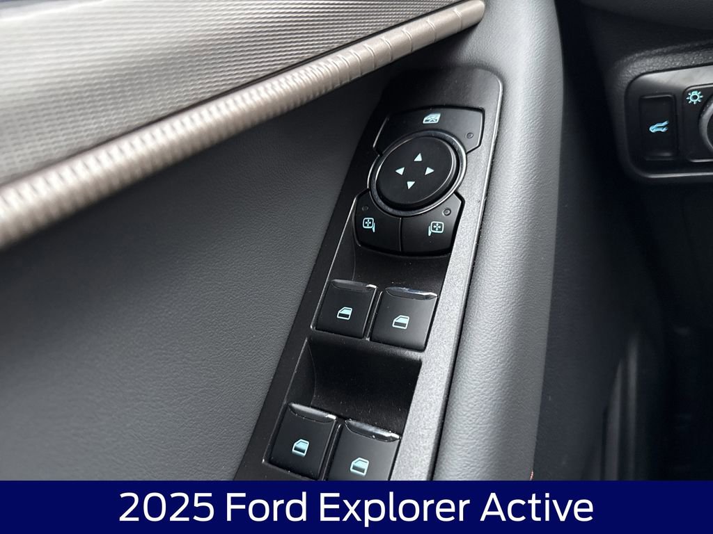 Used 2025 Ford Explorer Active image 27