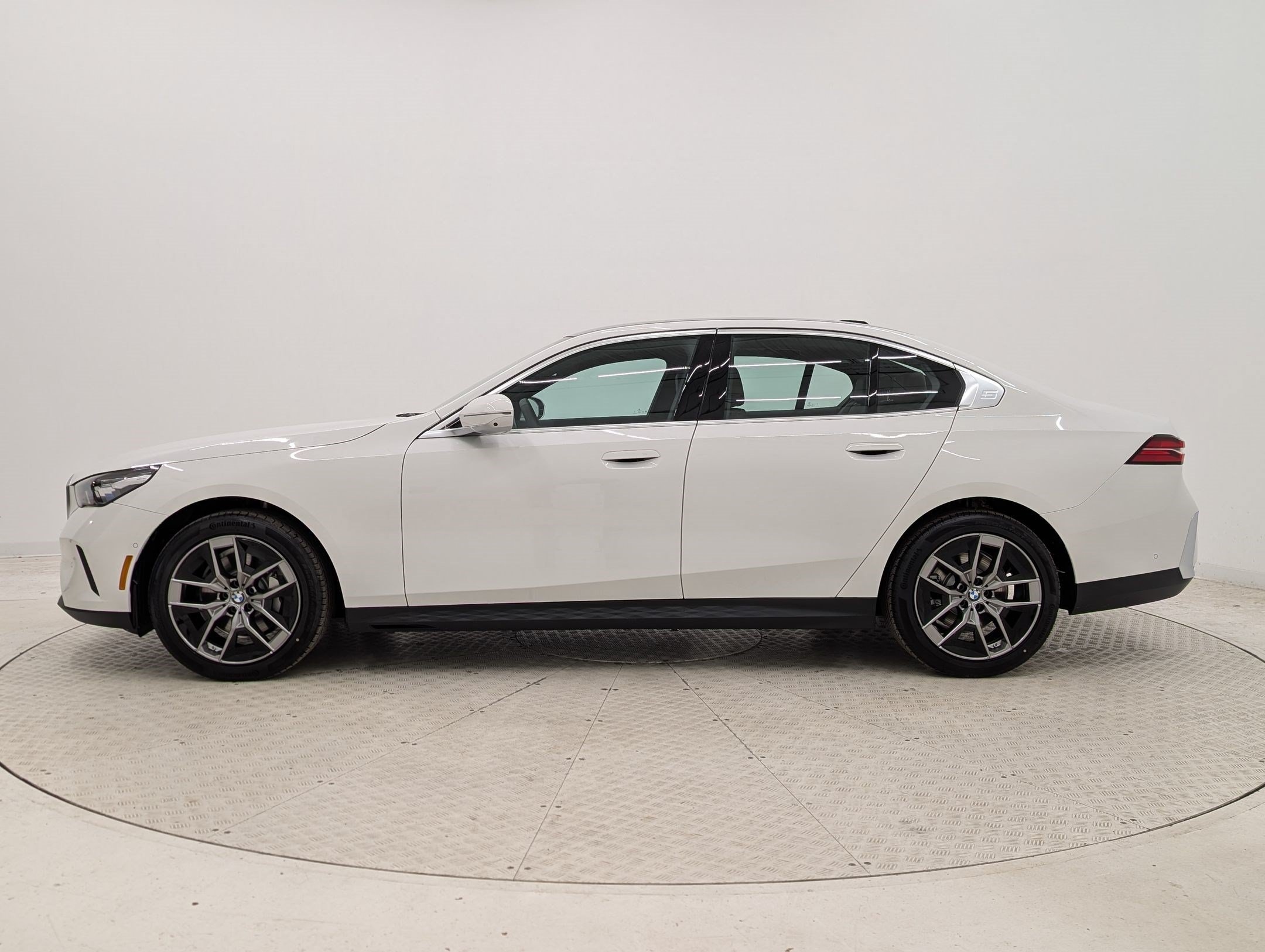 New 2026 BMW 530i w/ Premium Package RWD image 2