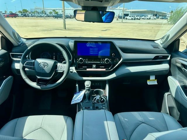 New 2026 Toyota Highlander Limited image 8