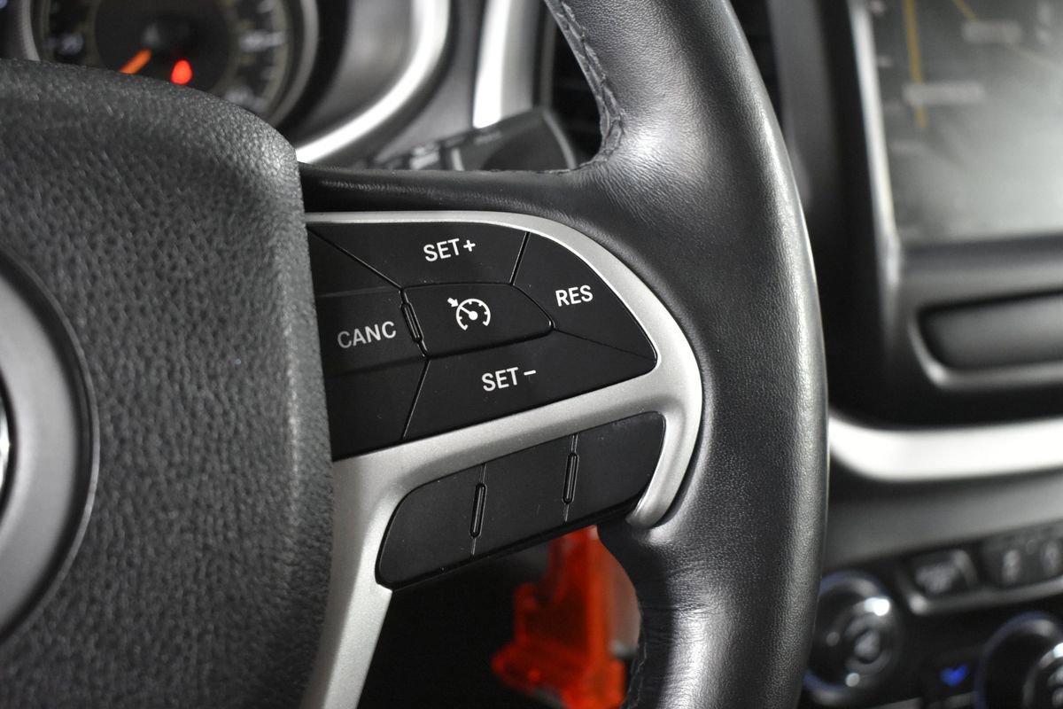 Used 2015 Jeep Cherokee Trailhawk w/ Cold Weather Group image 16