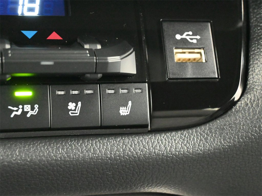 Used 2025 Toyota Sequoia Limited image 15