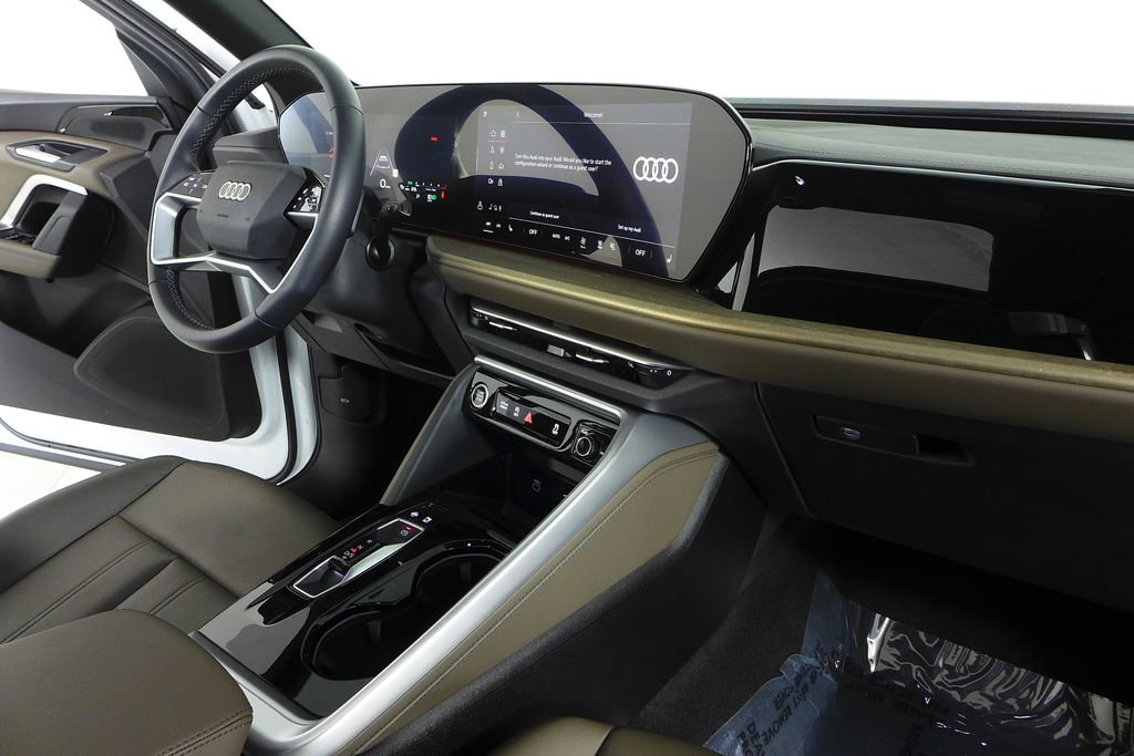 Used 2025 Audi Q5 Premium w/ Convenience Package image 13