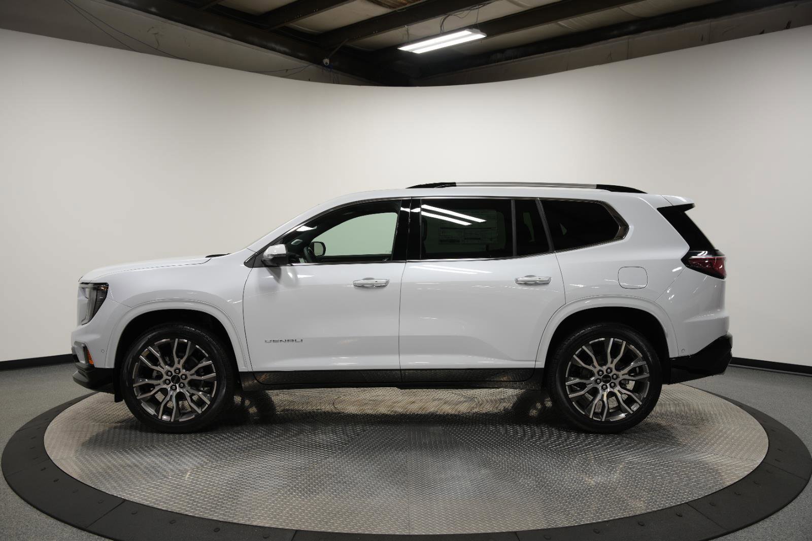 New 2026 GMC Acadia Denali Ultimate w/ LPO, Floor Liner Package image 5