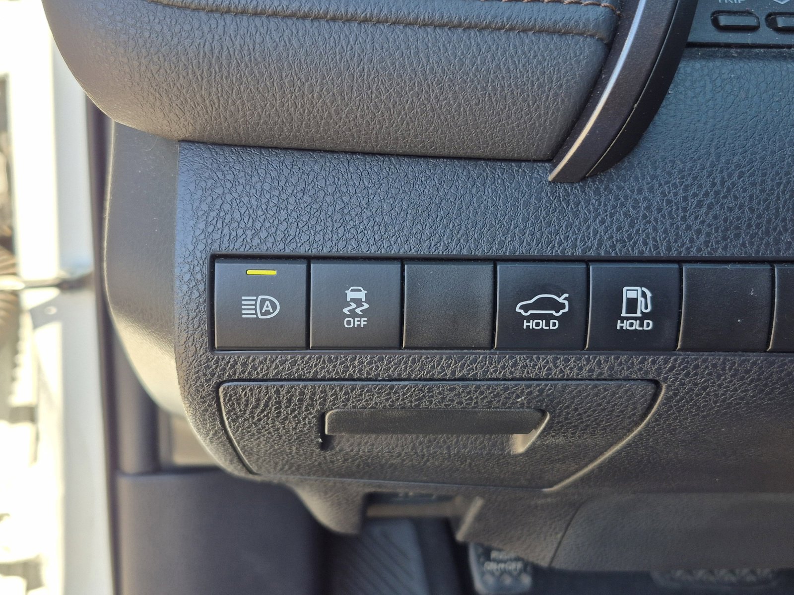 Used 2019 Toyota Camry LE FWD image 32