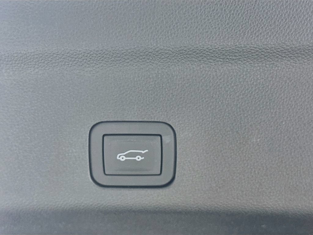 Used 2026 GMC Yukon XL Denali Ultimate AWD/4WD image 36