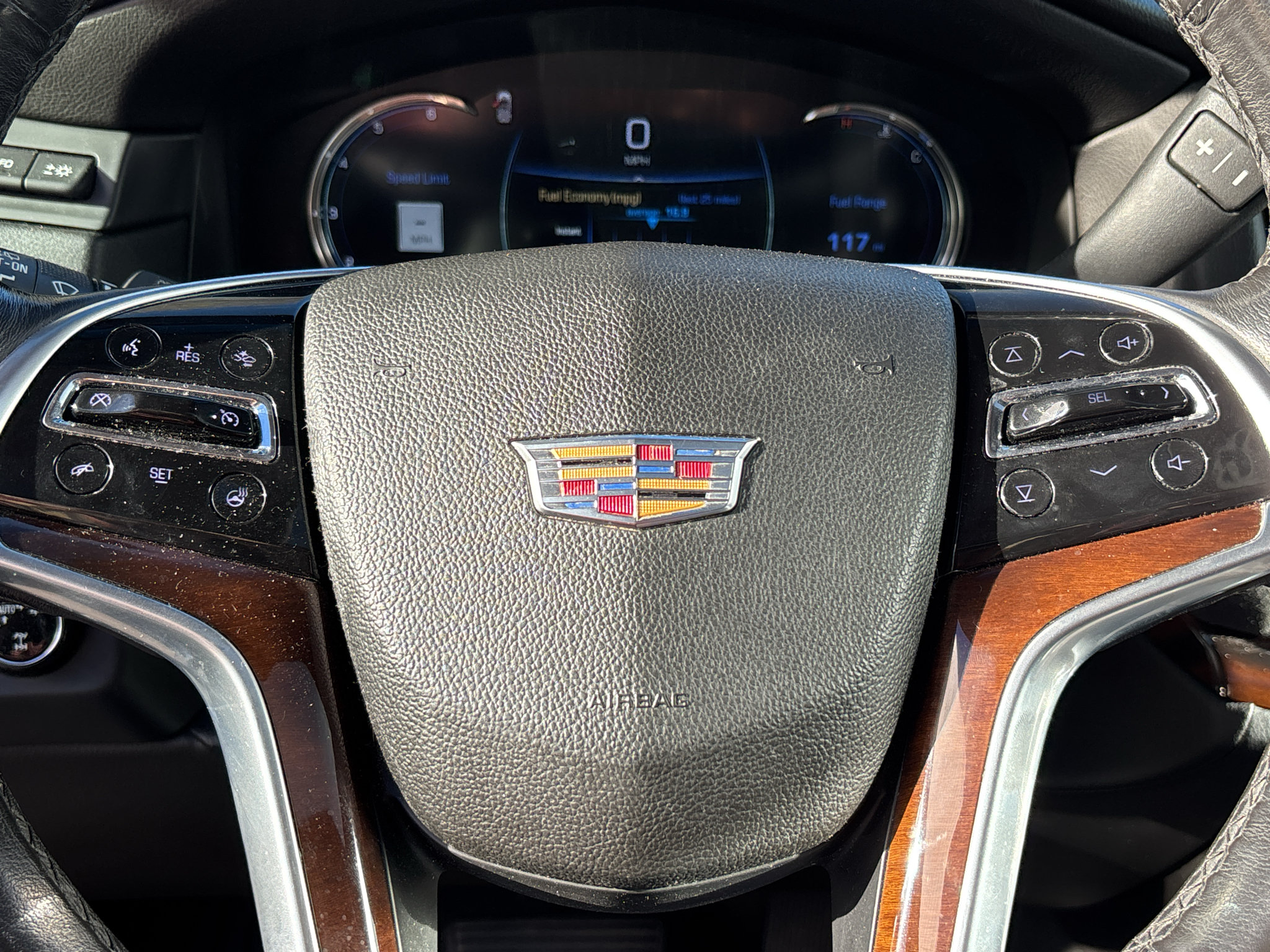 Used 2018 Cadillac Escalade Premium Luxury AWD/4WD image 18