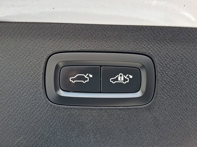 Used 2019 Volvo XC90 T6 Momentum w/ Advanced Package image 32
