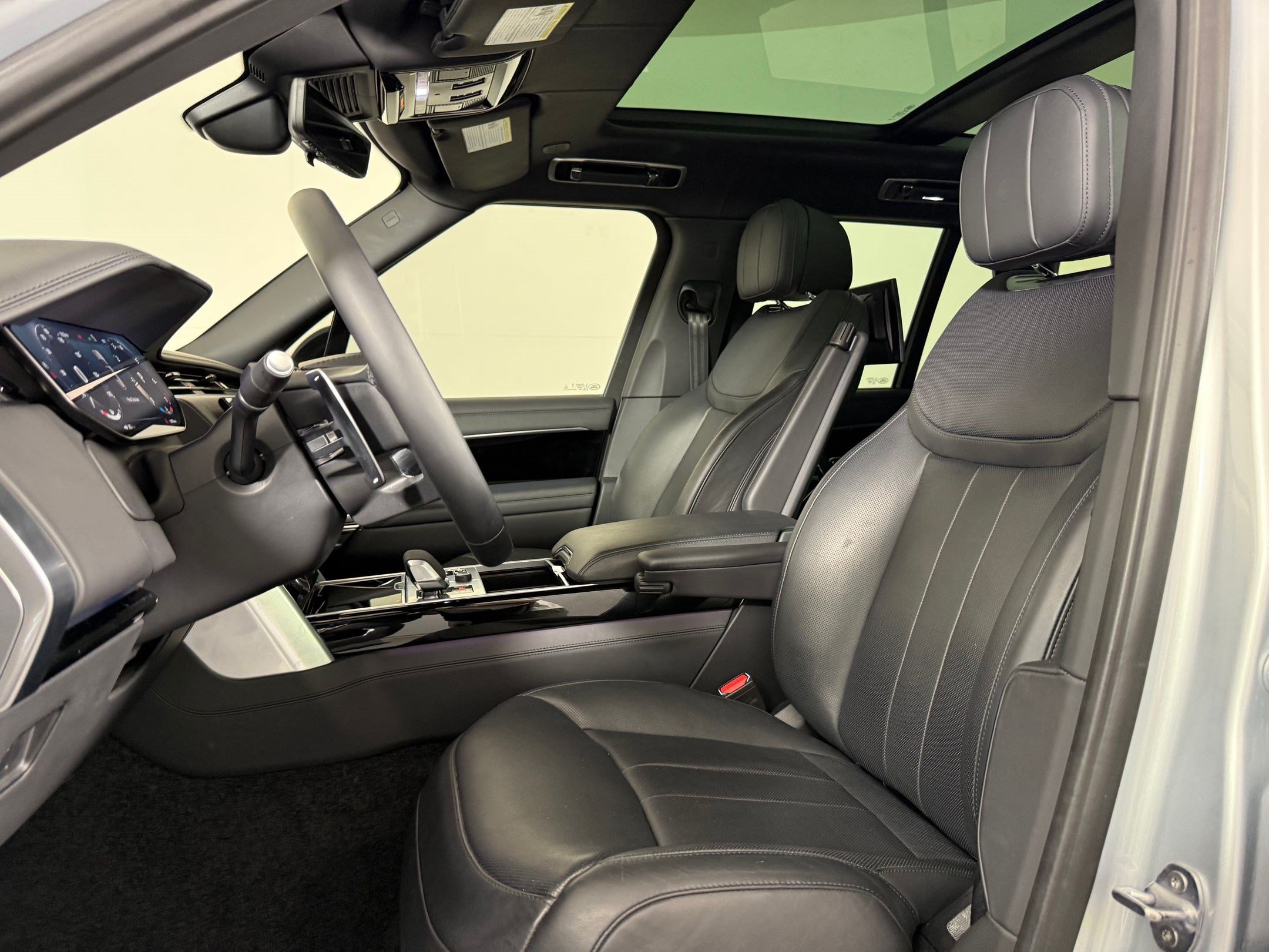 Used 2023 Land Rover Range Rover Autobiography AWD/4WD image 5