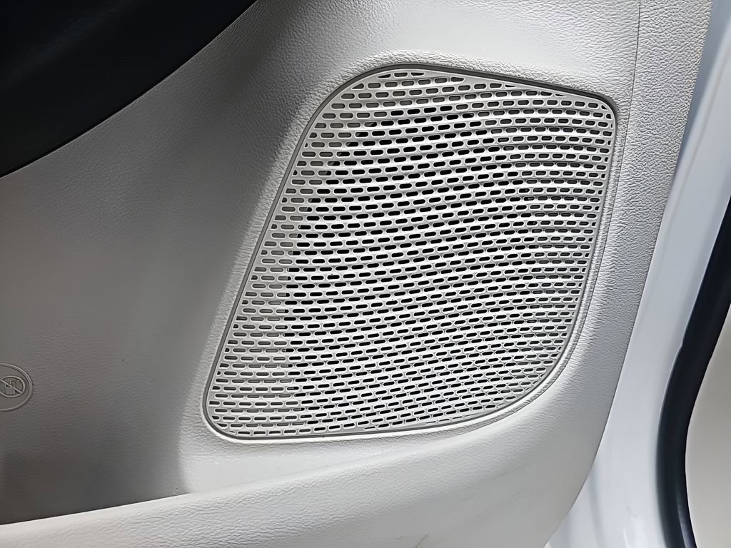 Used 2024 Chrysler Pacifica Touring-L FWD image 13