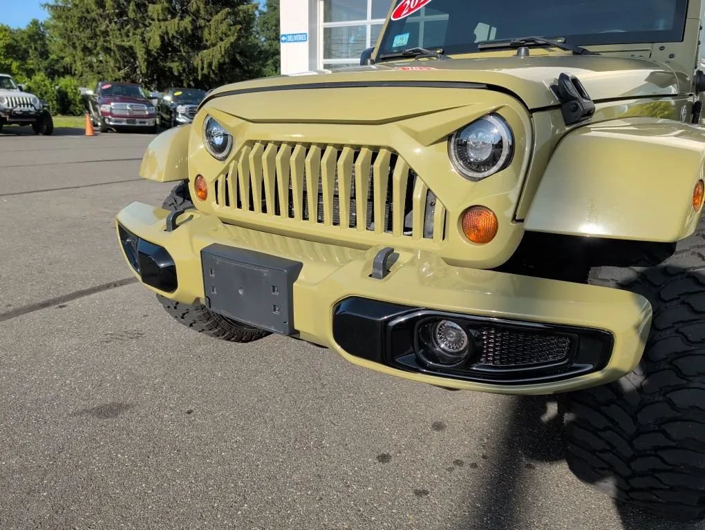 Used 2013 Jeep Wrangler Unlimited Sahara w/ Connectivity Group AWD/4WD image 32